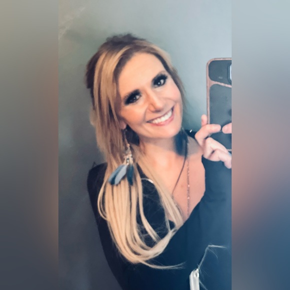 Meet your Posher, Andrea - Picture 4 of 4